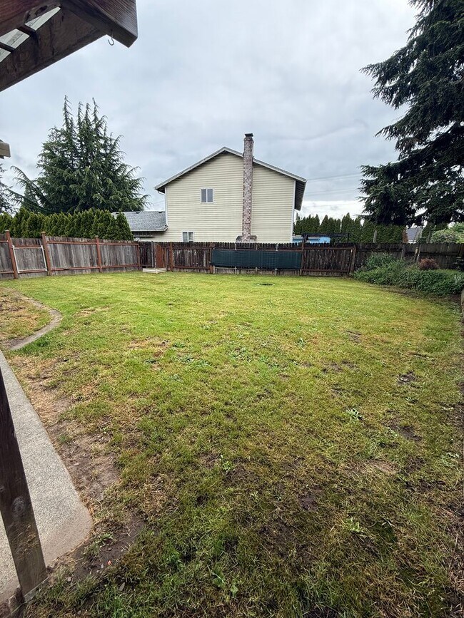 Building Photo - Woodland Ranch 3Bd/2Ba Home with Large Fully Fenced Yard - Easy Access to I-5