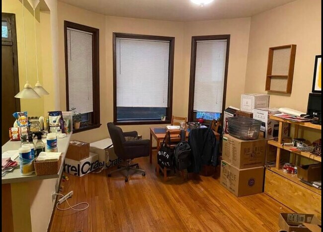 Dining room - 906 N Oakley Blvd