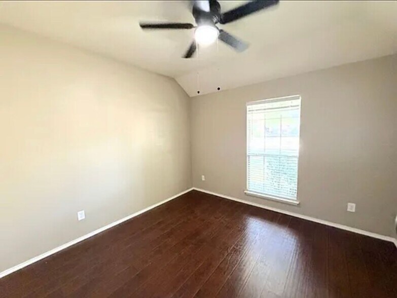 Building Photo - 13645 Valley Mills Dr