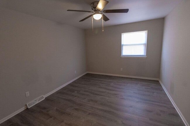 Building Photo - 7216 N Moberly Dr