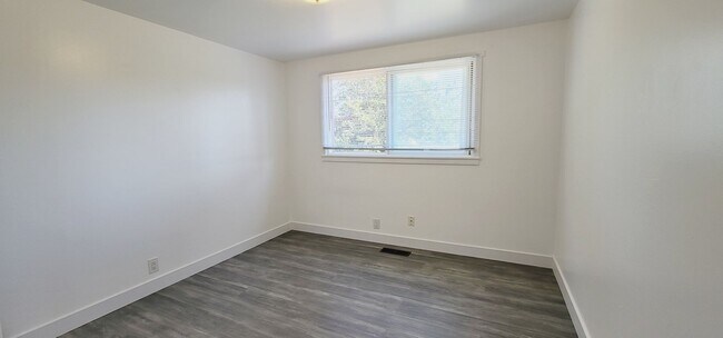 Building Photo - 13240 22nd Ave S