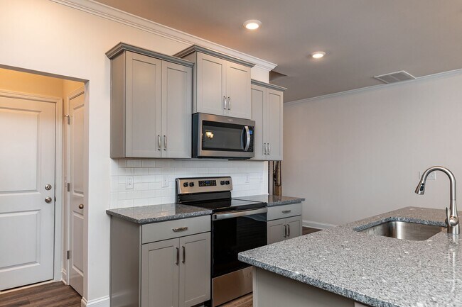 Building Photo - AVAILABLE NOW, Beautiful Home in Greer wit...