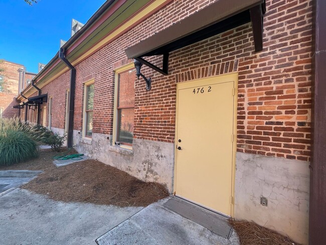 Building Photo - 476 Poplar St