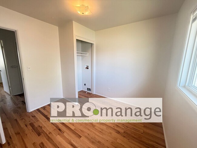 Building Photo - Single family home with yard