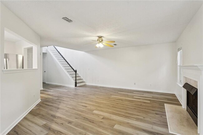 Building Photo - 208 Carrington Way