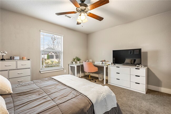 Building Photo - 1221 Stoneybrook Ln