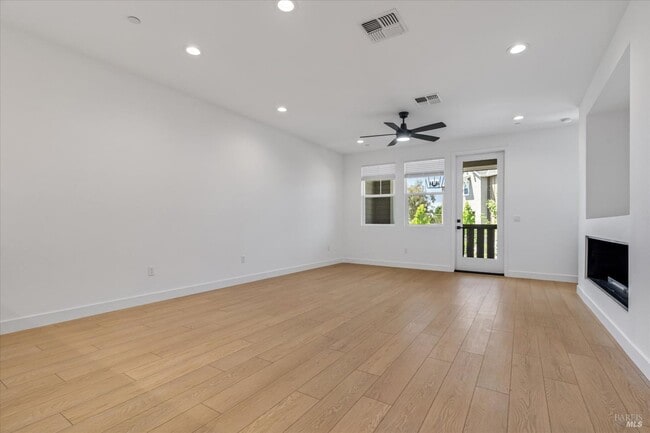 Building Photo - 219 Gambrel Cir