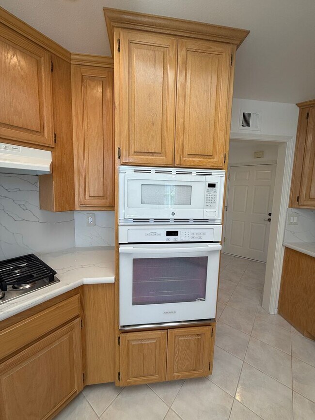 Building Photo - 2441 Iron Ridge Ct