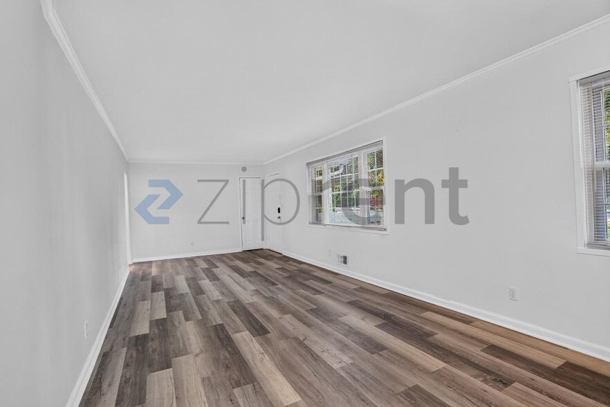 Building Photo - Unit