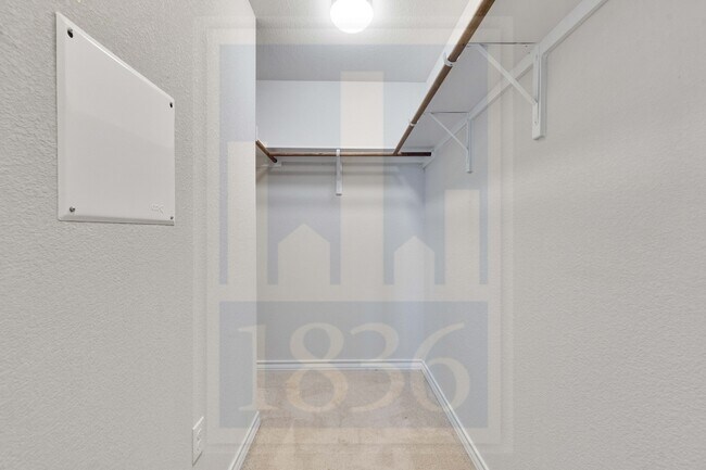 Building Photo - 7604 Vidrine St