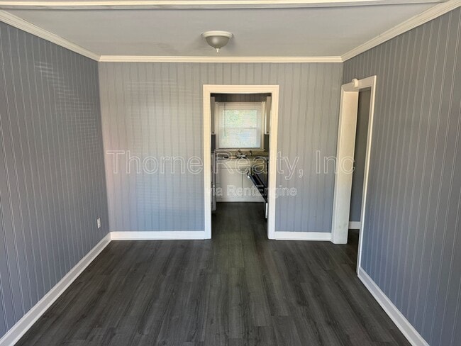 Building Photo - 307 E Battle Ave