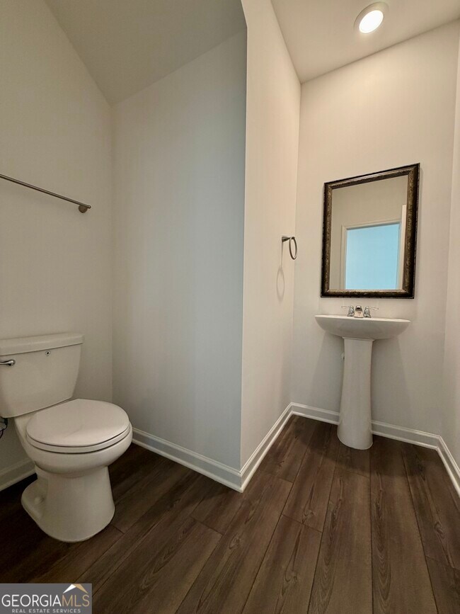 Building Photo - 788 Gelderland Dr