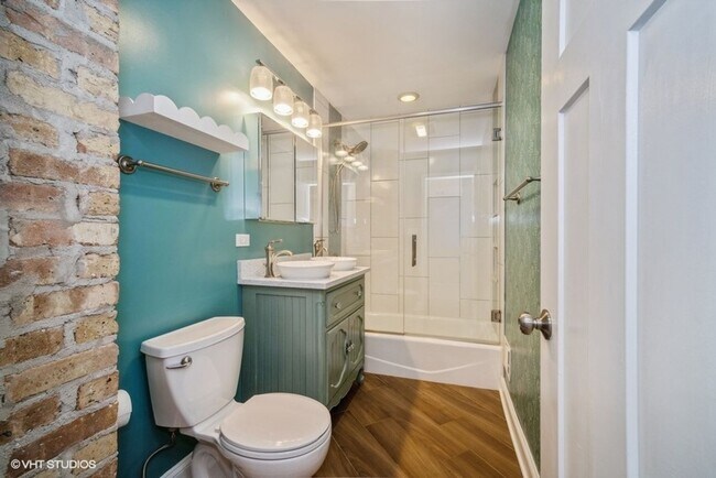 Building Photo - Renovated 3 bedroom home in award winning ...