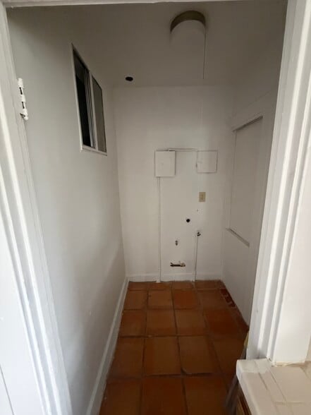 Building Photo - 3172 Glenmanor Pl