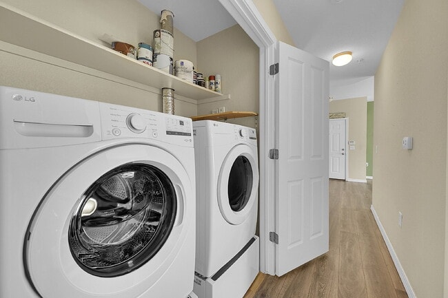 Building Photo - $1,595.00 - $500 OFF First Month Rent -  2 Bedrooms, 1 Bathroom, Condo in Longmont with Washer an...