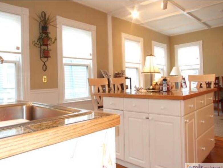 Building Photo - 30 Manning St