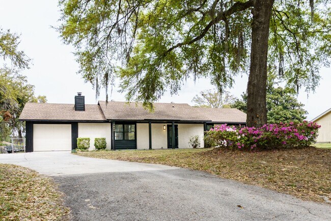 Building Photo - 3BR Home in Shell Point – Sunroom | Garage | Prime Location