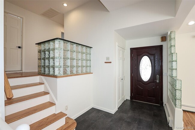 Building Photo - 118 Birchwood Park Dr