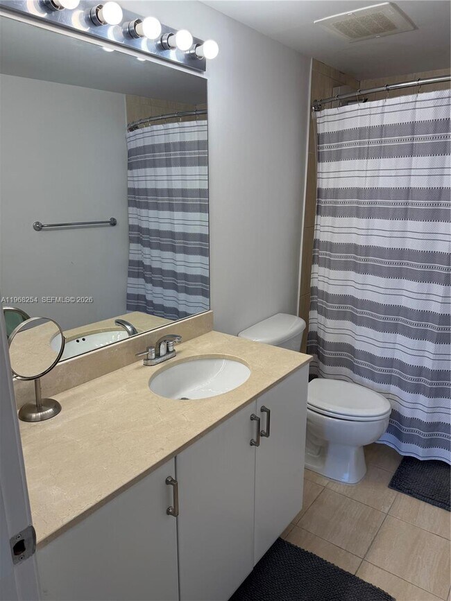 Building Photo - 1750 N Bayshore Dr