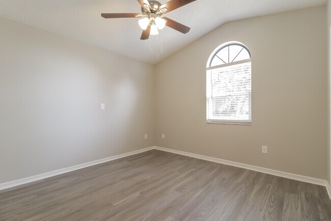 Building Photo - 3982 Ridgewood Dr