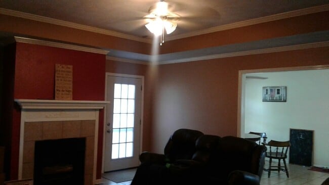 Building Photo - Contact Peggy 501 676 1758 Pets ok with approval