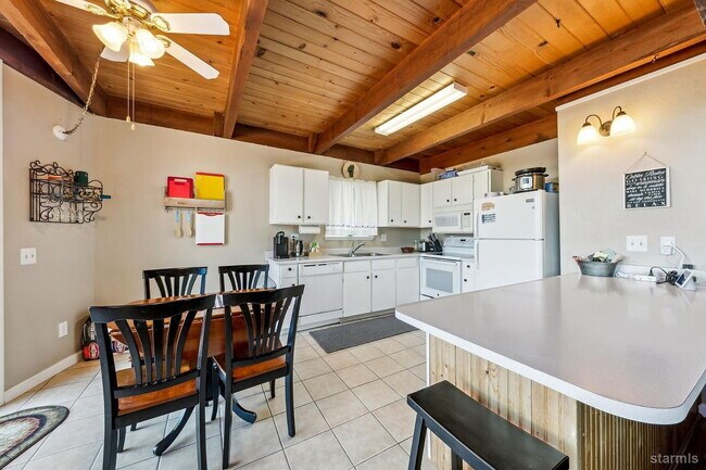 Building Photo - Single Family Home For Rent