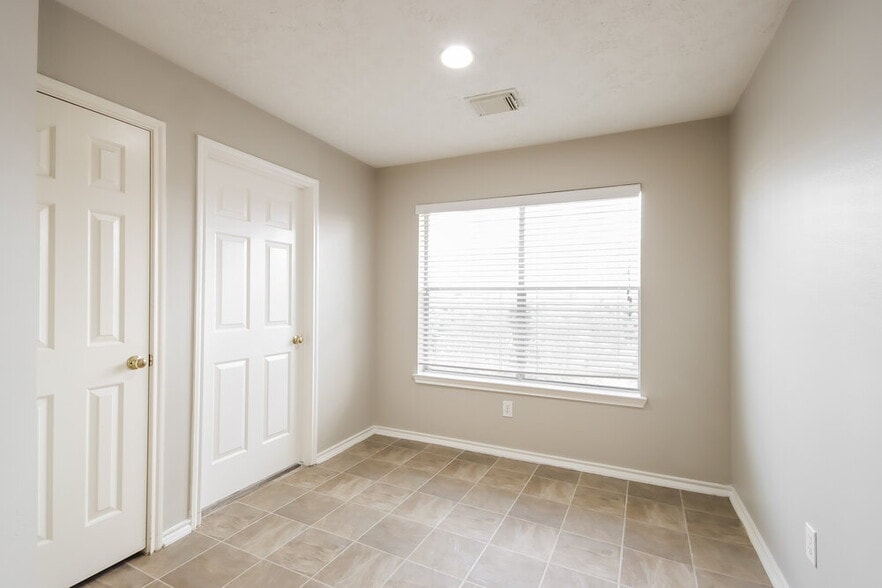 Building Photo - 5506 Timbers Quail Dr