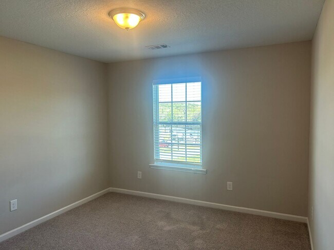 Building Photo - Stunning New Construction in the Heart of Columbus