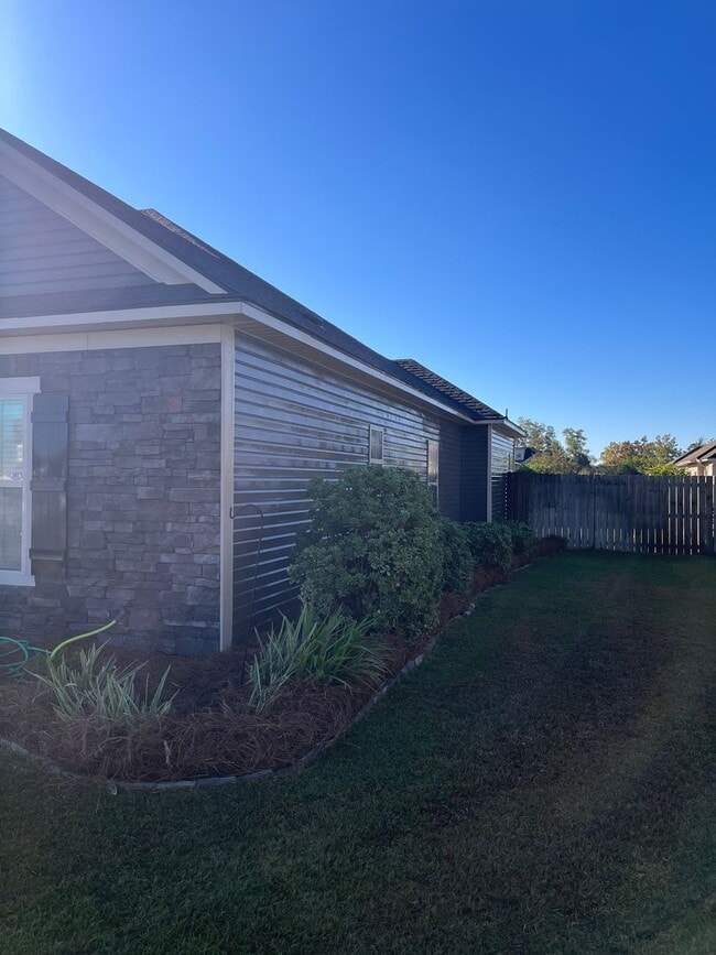 Building Photo - 4062 McKenzie Ln