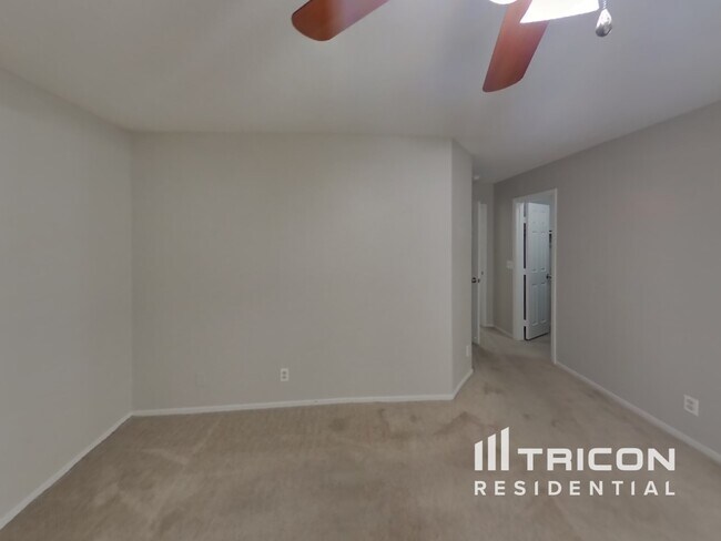 Building Photo - 5033 Golfridge Dr