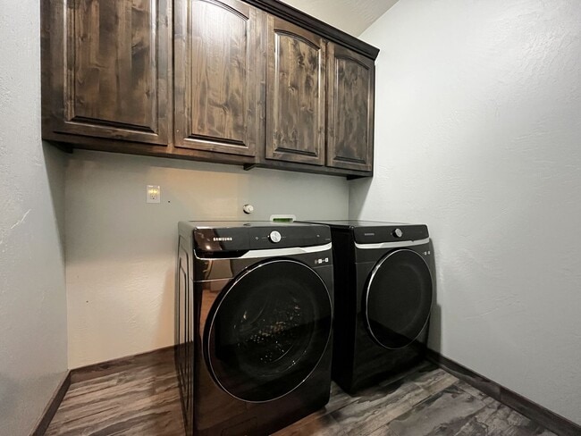 Building Photo - Lovely 3 Bedroom 2 Bathroom Home In NE ABQ!