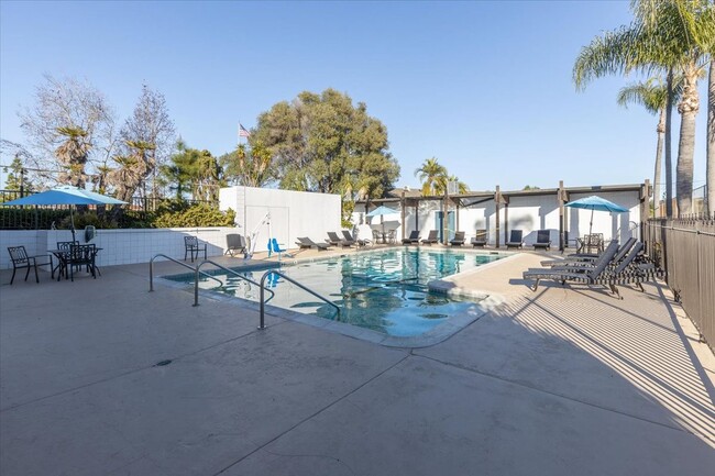 Building Photo - 1356 San Julian Dr
