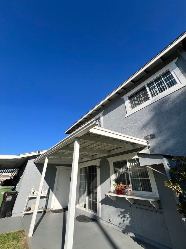 Building Photo - Spacious 2-Story House in Whittier