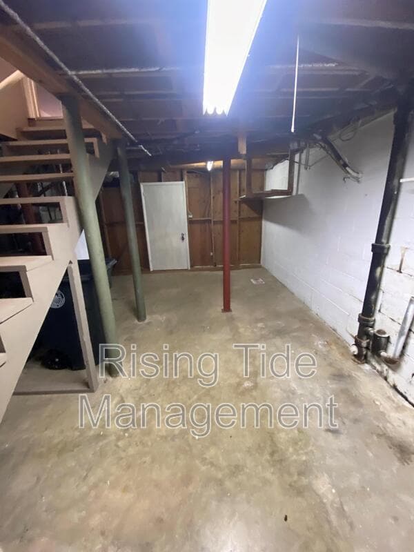 Building Photo - 1505 Pine Tree Dr