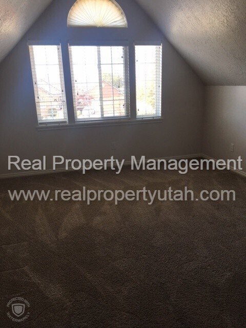 Building Photo - 5 Bedroom Home Centrally Located In Fruit ...