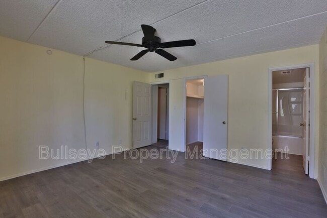 Building Photo - 4201 E Camelback Rd