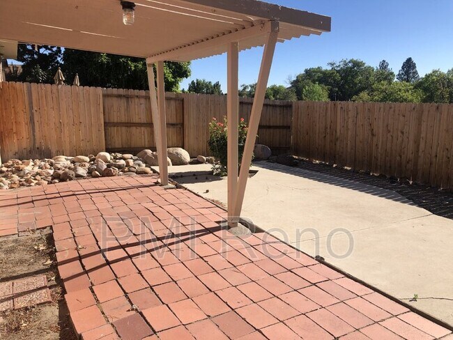 Building Photo - 2780 Lakeside Dr