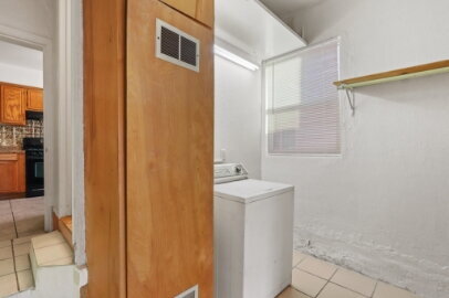 Building Photo - Beautiful Kern Place- 4 bedrooms, 3 baths and Refrigerated AC.
