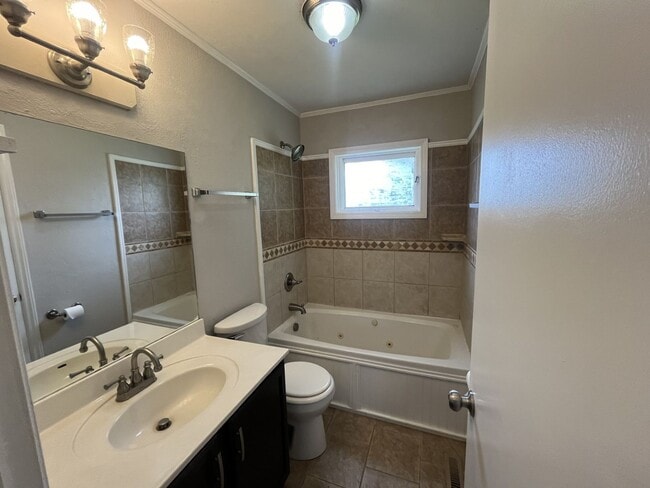 Building Photo - 2001 Elmwood St