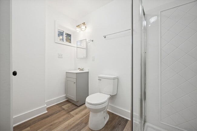 Building Photo - 2 Bed 3 Full Bath House North Philly