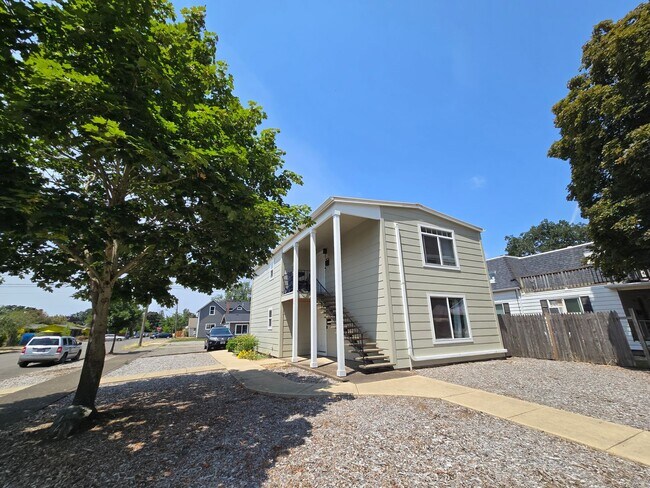 Building Photo - Newly Remodeled 2-Bedroom, 1-Bath Close to Downtown Salem!