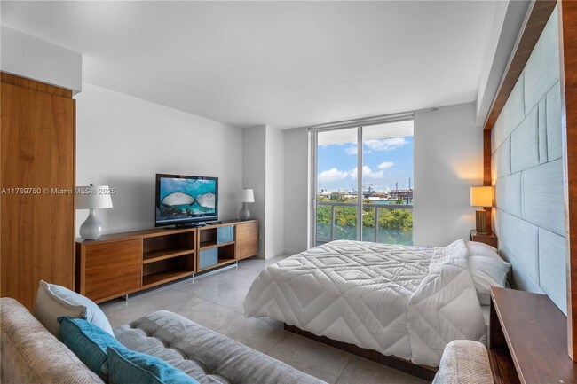 Building Photo - 50 Biscayne Blvd