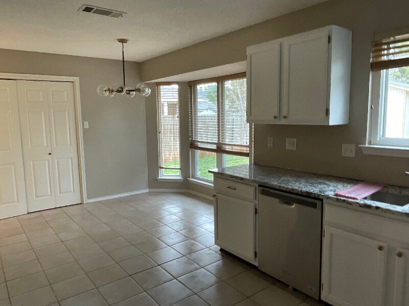 Building Photo - 507 Eaglecreek Dr