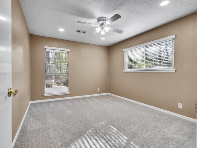 Building Photo - 6702 Moccasin Bend Dr