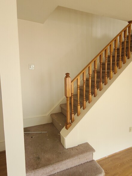 Building Photo - 236 Taft St