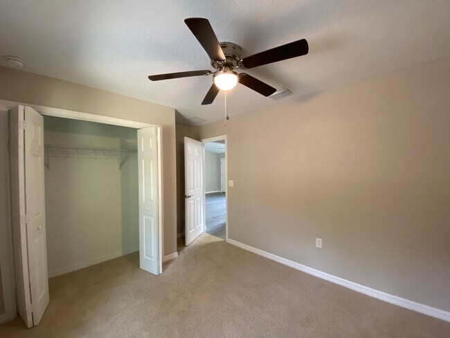 Building Photo - Custom Home - Desirable SW Dunnellon Neighborhood 3/2/2  Won't Last