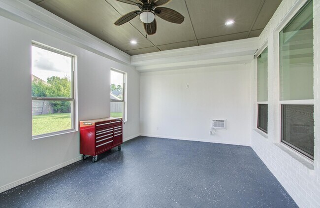 Building Photo - 4639 Regal Shadow Ln