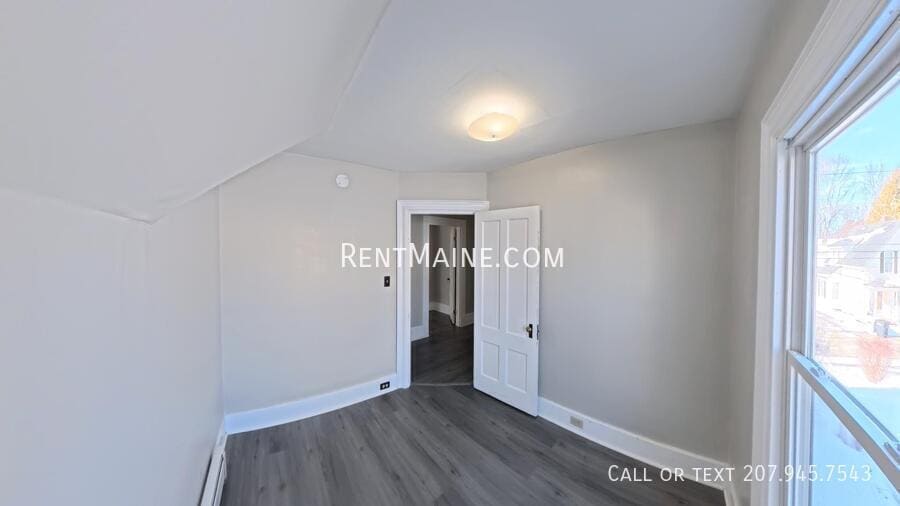 Building Photo - 402 Fourth St. Apt.