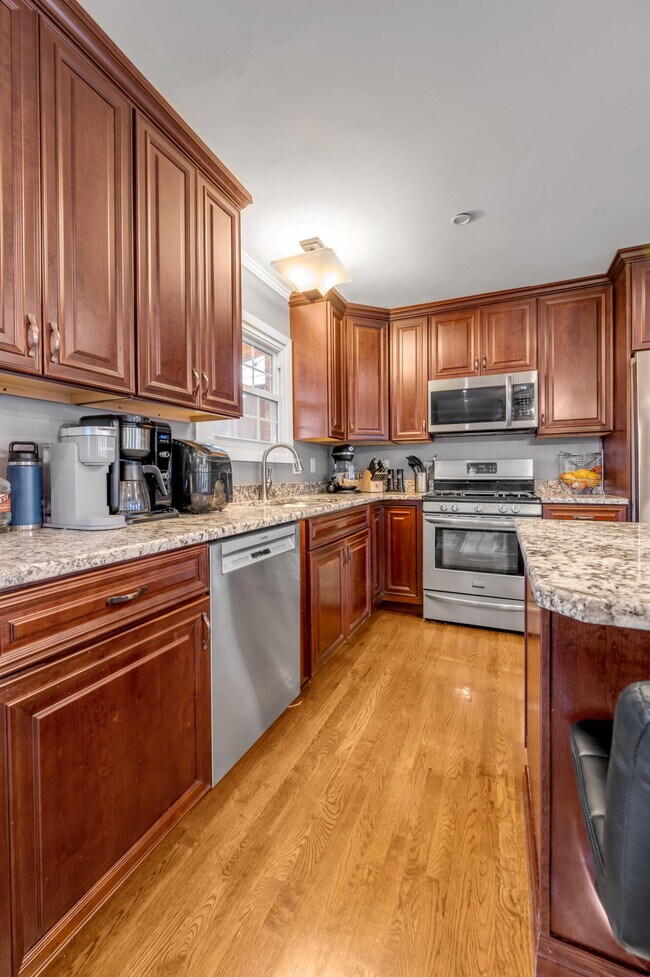 Building Photo - 653 Mt Vernon Dr