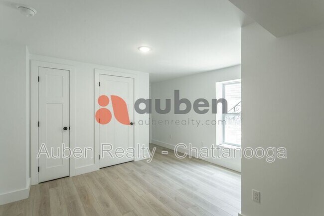 Building Photo - 1813 E 4th St